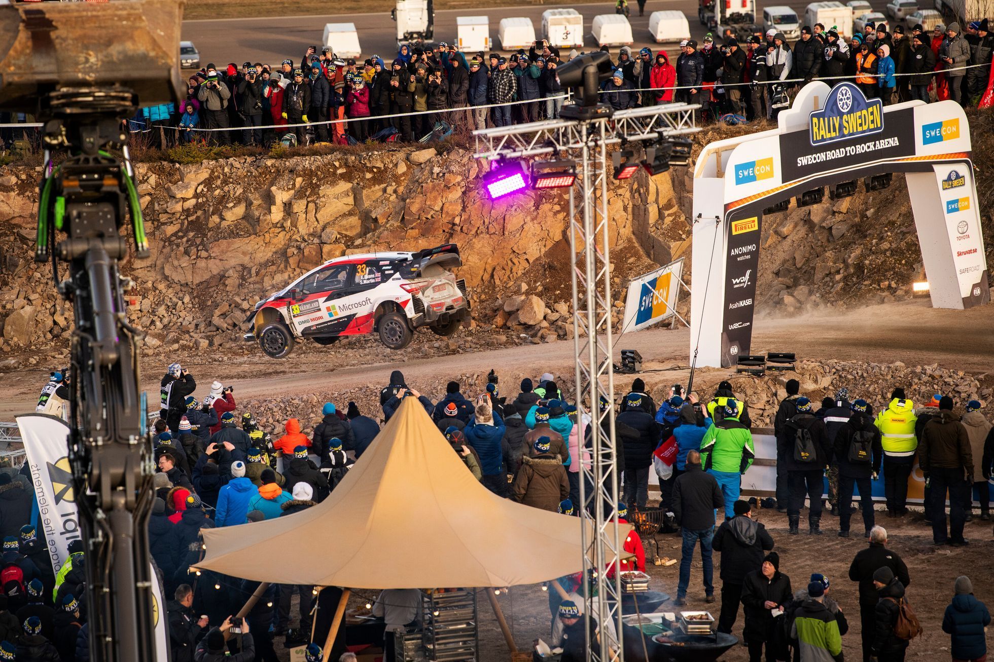 Elfyn Evans v Toyotě na trati Švédské rallye 2020