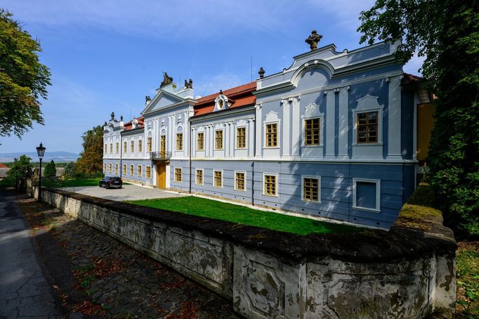 Galerie Benedikta Rejta v Lounech znovuotevřela Pamětní síň Emila Filly na zámku Peruc.