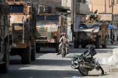 Ruská vojenská policie překročila Eufrat, začala hlídkovat v severní Sýrii