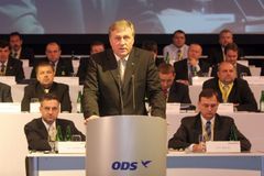 ODS se veřejně omluvila za skandál svých poslanců