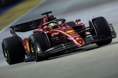Kvalifikační drama F1 v Singapuru patřilo Leclercovi, Verstappen odstartuje až osmý