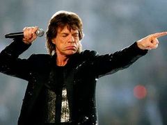 Mike Jagger při vystoupení skupiny Rolling Stones během přestávky finále Super Bowlu.