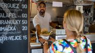 Gastronomii chtěl ale dělat po svém, a tak spolu se ženou vymysleli koncept food trucku Nabu Sandwich.