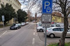 Parkování v Praze je nově možné platit i přes Lítačku. Na jeden klik