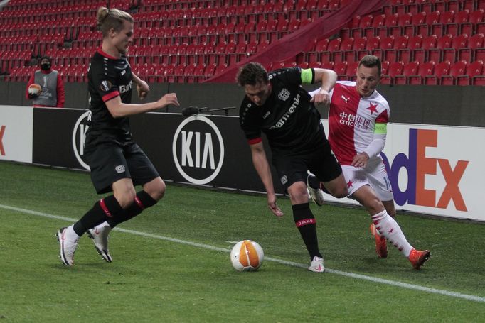 Jan Bořil v zápase Evropské ligy Slavia Praha - Bayer Leverkusen