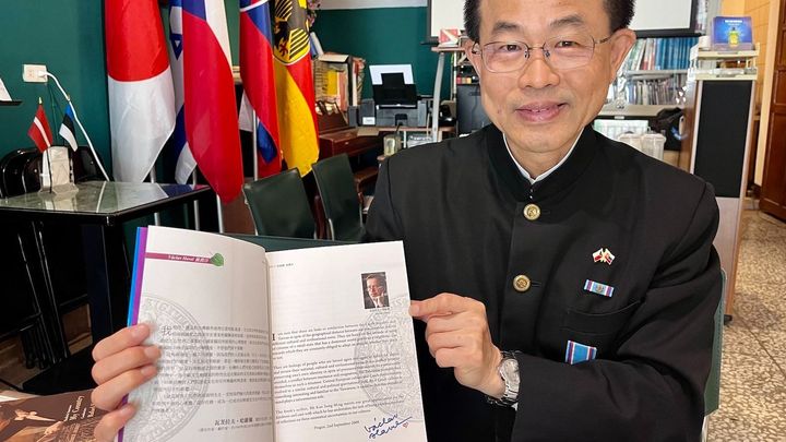 Jsme si podobní, říká Tchajwanec, který propadl české kultuře. Setkal se i s Havlem