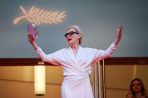 Začal festival v Cannes. Po červeném koberci prošly Meryl Streep i režisérka Barbie