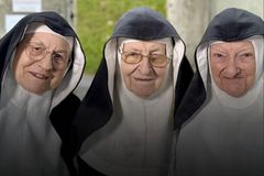 Spor rakouských jeptišek "squaterek" s církví po útěku z domova důchodců pokračuje