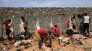 People prepare slaughtered goats on the first day of Eid al-Adha in Somalia's capital Mogadishu, October 26, 2012. Muslims around the world celebrate Eid al-Adha to mark the end of the Haj by slaughtering sheep, goats, cows and camels to commemorate Prophet Abraham's willingness to sacrifice his son Ismail on God's command. REUTERS/Omar Faruk (SOMALIA - Tags: SOCIETY RELIGION ANIMALS) Published: Říj. 26, 2012, 4:13 odp.