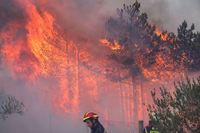 "Ohnivá stěna" v chorvatském Bratiškovci, nedaleko pobřeží Jaderského moře.