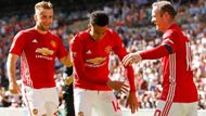 První branku vstřelil až po půlhodině hry Jesse Lingard. Mladý Angličan předvedl sólo téměř od poloviny hřiště a střelou na vzdálenější tyč překonal Schmeichela.