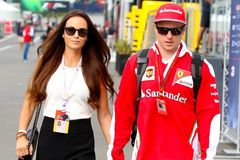 Räikkönen se v Itálii znovu oženil, vzal si bývalou letušku