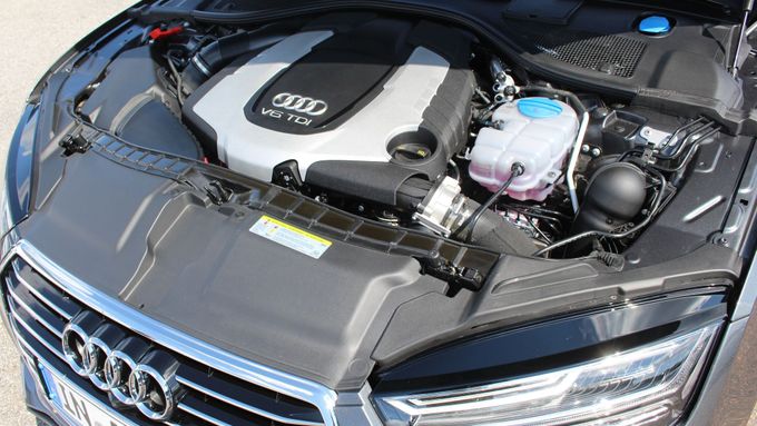 Motor se dvěma turbodmychadly má výkon 326 koní a vůz s ním zrychlí z nuly na stokilometrovou rychlost během 5,1 sekundy.