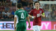 Momentem kola byl také návrat Tomáše Rosického. "Malý Mozart" se naposledy v ostrém zápase představil minulý rok v září. V úvodním kole sezony proti Bohemians nastoupil na posledních dvacet minut. "Včera se rozhodlo, že půjdu do zápasu. Stoprocentně připraven samozřejmě nejsem, protože stále něco doháním. Jsem ale na tom dost dobře na to, abych mohl začít být použitelný. Mohli jste vidět, že do soubojů chodím. Mám k tomu jednoduchý přístup. Buď vše, nebo nic. Nebudu v žádném případě hrát na půl plynu," vykládal Rosický po remízovém zápase.