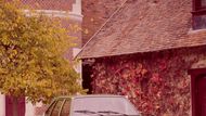Minimálně kousek přímo rumunského diktátora, což je to modré auto na začátku galerie, ale nakonec přežil. Ten měl 80kW dvoulitr a třístupňový automat.