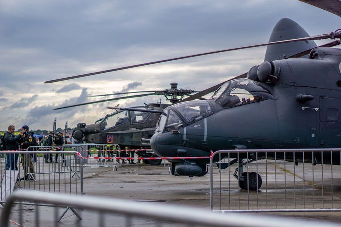 Mi-24 s Apachem