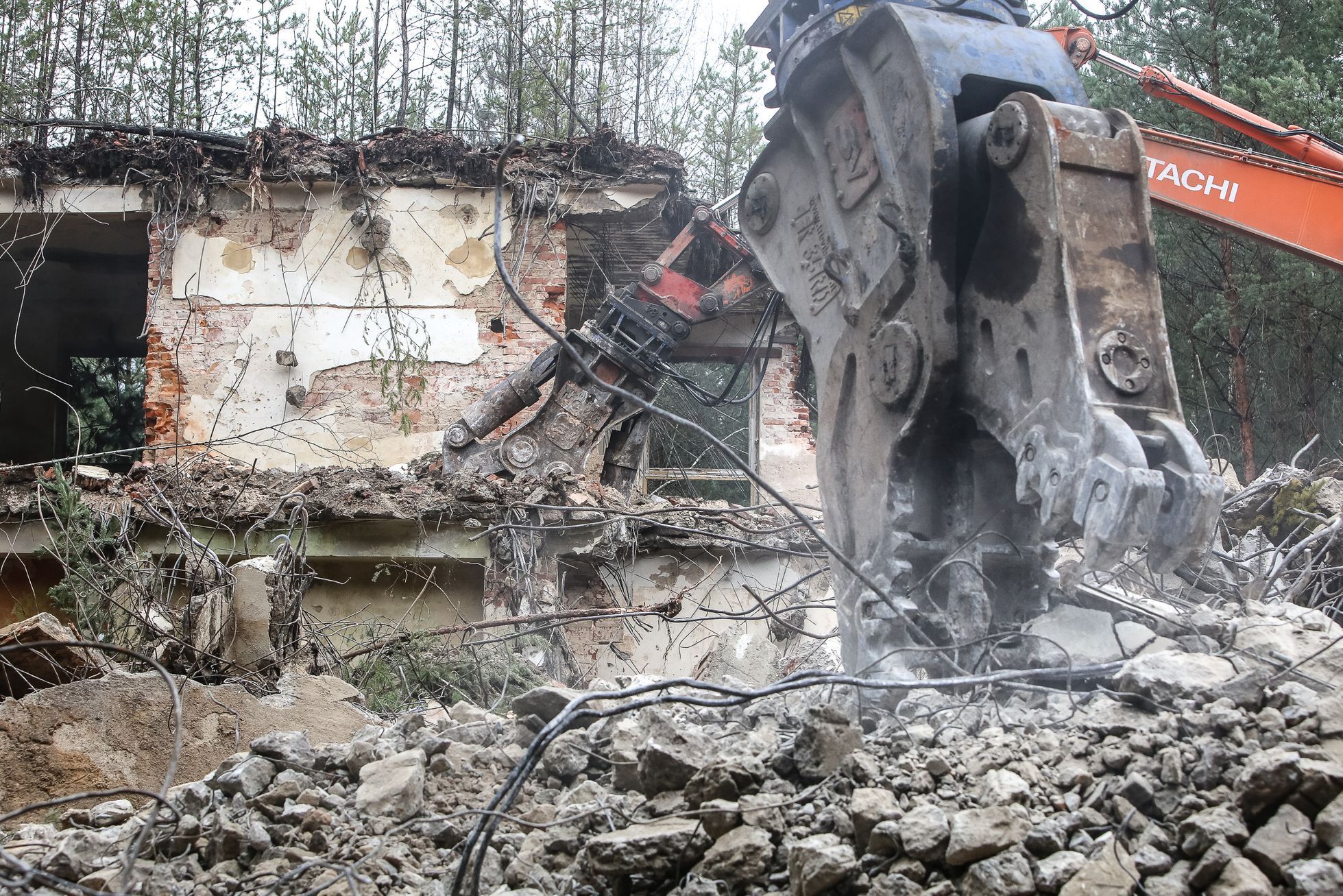 Demolice bývalého generálního štábu Sovětské armády v Ralsku