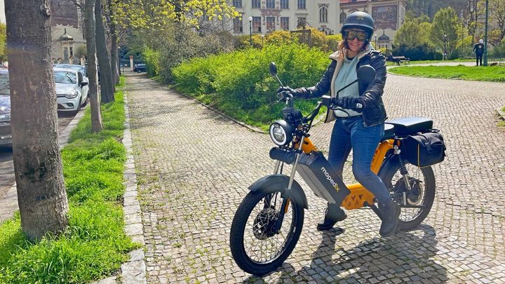 Český moped už může na silnice. Tvůrci mají v plánu "mopedizovat" Česko