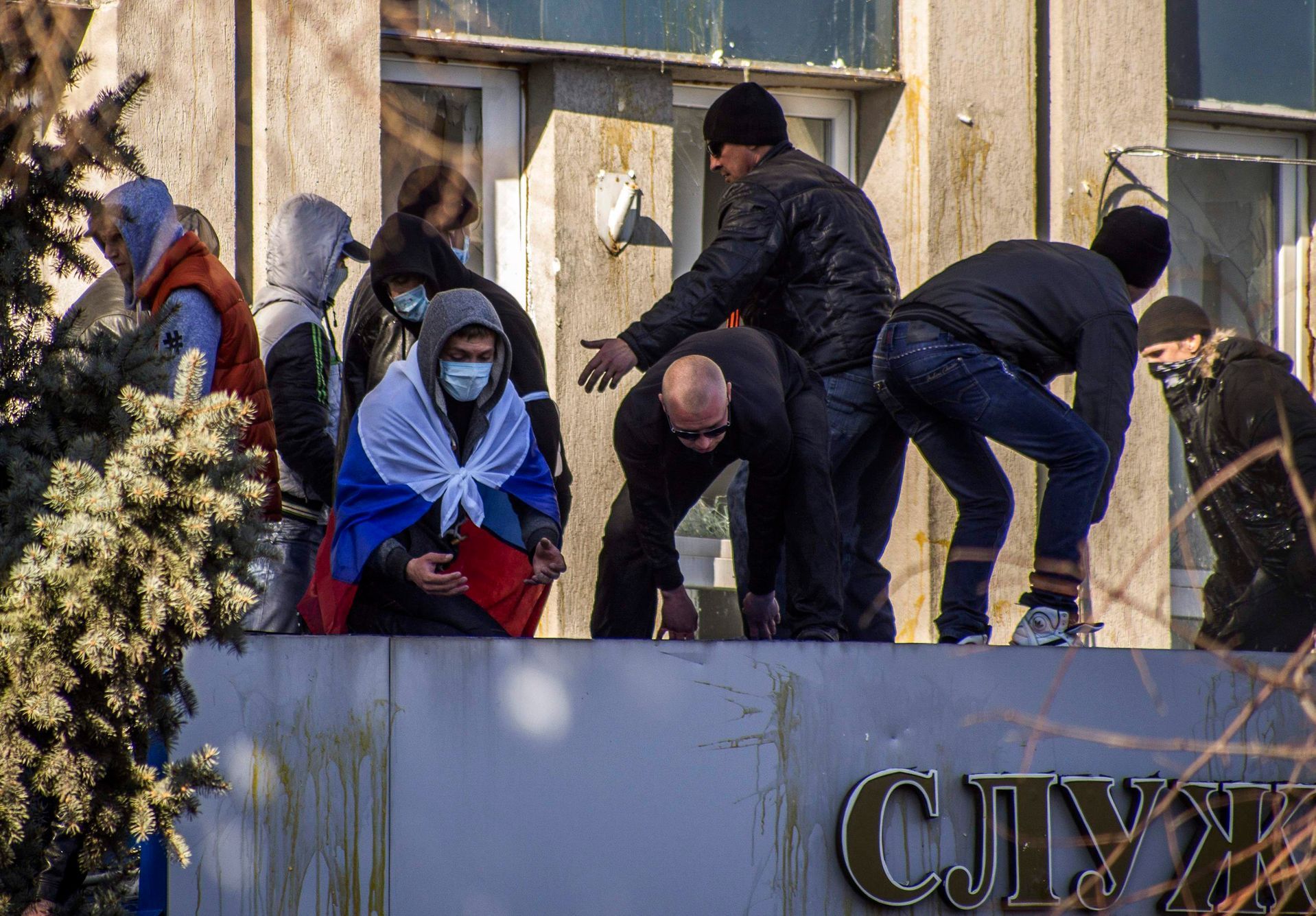 Pro-Russia protesters storm the offices of the state security services in Lugansk
