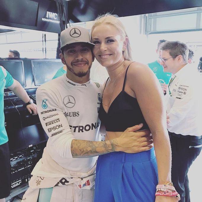 Lindsey Vonnová a Lewis Hamilton