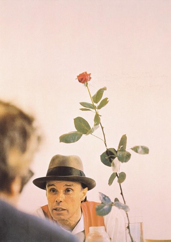 Joseph Beuys - Bez růže to nedělejme, 1972