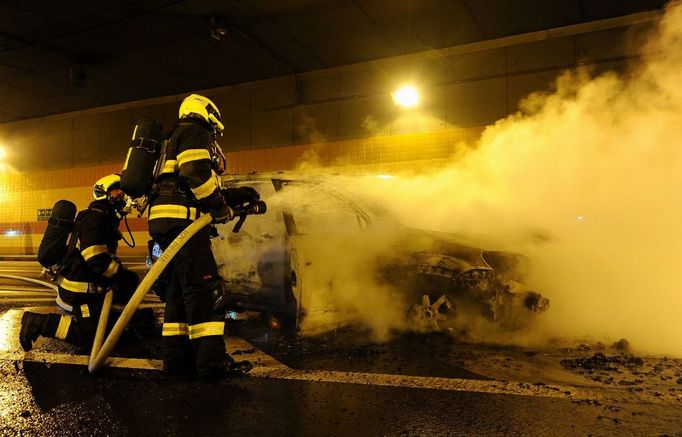 Požár automobilu v tunelovém komplexu Blanka