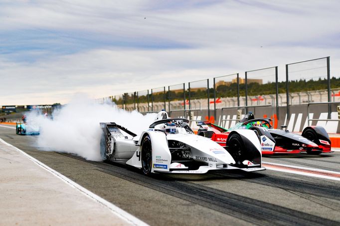 Edoardo Mortara a  Lucas di Grassi při předsezonní testech Formule E ve Valencii