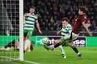 Sparta - Shamrock 1:0. Po obrovské chybě irské obrany dostal balon do sítě Sadílek