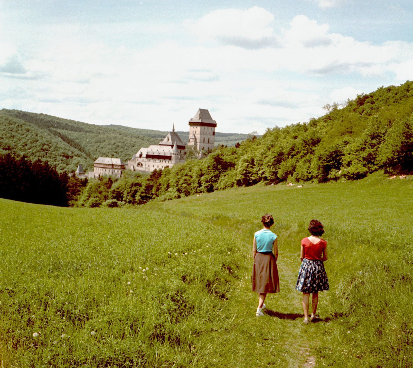 Fotogalerie / Karlštejn / Karlštejnu je už 665 let. Nejznámější hrad v Česku slaví výročí svého otevření.