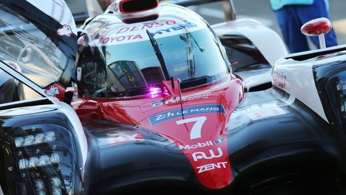 Toyota se startovním číslem 7 místo útoku na vítězství skončila v Le Mans v poli poražených.