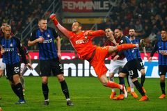 Milánské derby gól nenabídlo, střelec minulých týdnů Icardi tentokrát šance pálil