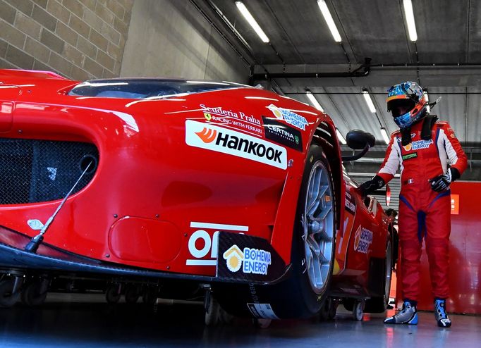 Ferrari týmu Scuderia Praha při dvanáctihodinovce ve Spa-Francorchamps