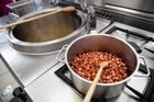 Stát chtěl umlčet kritiku nové vyhlášky. Vedoucí školní jídelny se ale nedala