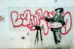 Komu art terorista Banksy pomaluje zeď, ten se má