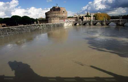 Andělský most přes řeku Tiberu