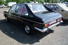 Tatra 613 se poprvé objevila v roce 1974 a určena byla jen pro čelné představitele státu. Po roce 1989 se ale auta začala dostávat k soukromým sběratelům. Kousek z roku 1974 vyšel v roce 2003 na 249 999 Kč. Obě československá auta nabízel bazar AAA Auto.