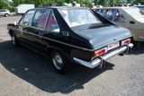 Tatra 613 se poprvé objevila v roce 1974 a určena byla jen pro čelné představitele státu. Po roce 1989 se ale auta začala dostávat k soukromým sběratelům. Kousek z roku 1974 vyšel v roce 2003 na 249 999 Kč. Obě československá auta nabízel bazar AAA Auto.