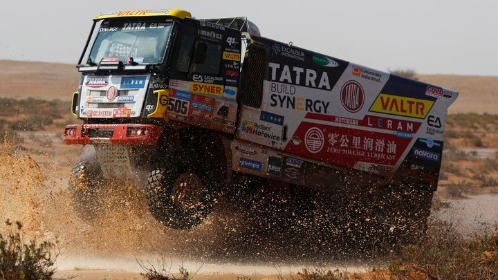 Valtr byl nejrychlejším Čechem mezi kamiony, jeden z účastníků rallye přejel diváka; Zdroj foto: Reuters