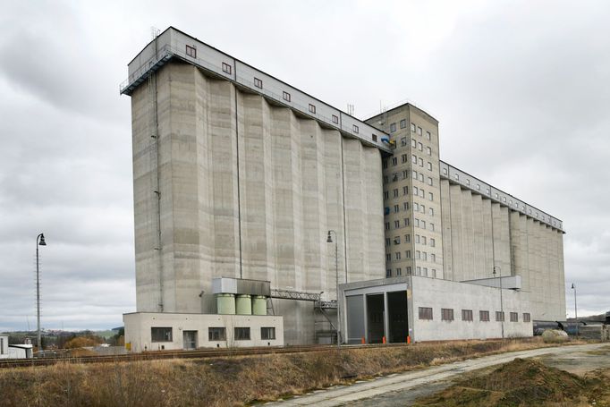 Druhé největší silo na obilí v ČR v Blovicích. Je součástí systémy Státní správy hmotných rezerv.