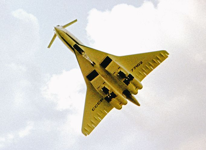 Nadzvukový letoun Letoun Tupolev 144 z éry SSSR.