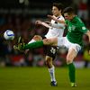 Fotbal, Irsko - Rakousko: Ciaran Clark (vpravo) -  Philipp Hosiner