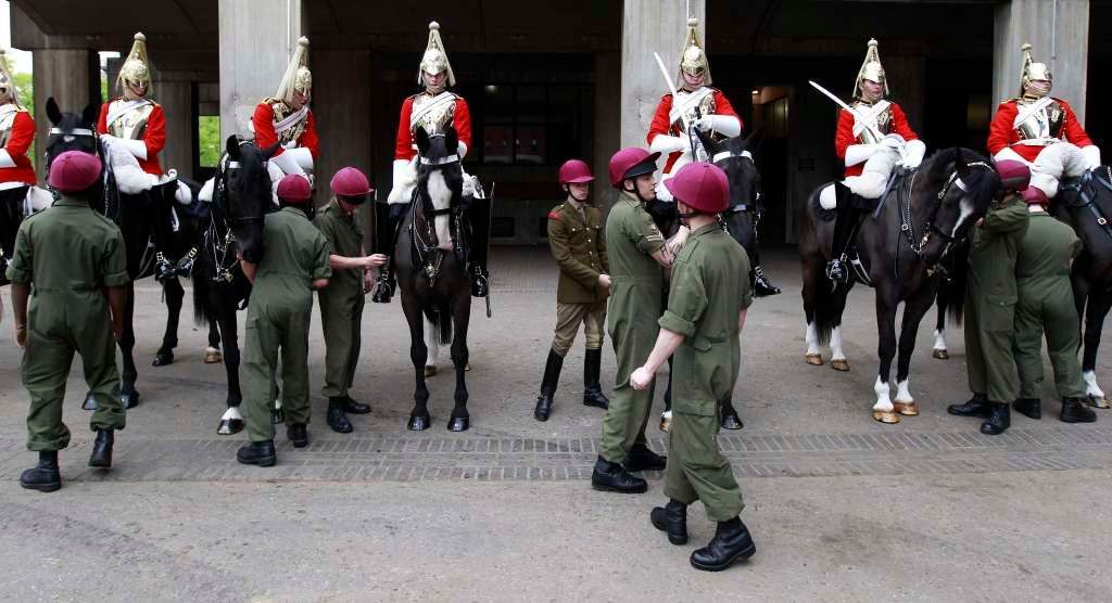 Britská kavalérie gardistů na koních