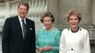 14/06/89 of Queen Elizabeth II (centre) with US President Ronald Reagan and his wife Nancy at Buckingham Palace in London.