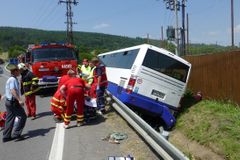 U J. Hradce havaroval autobus se 40 studenty, jeden zraněný
