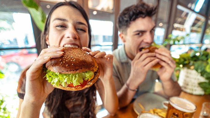 Veganský nebo hovězí? Hamburger je jedním ze symbolů sporu o označování rostlinných potravin.