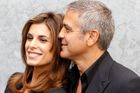Berlusconiho obhajoba chce, aby premiéra bránil Clooney
