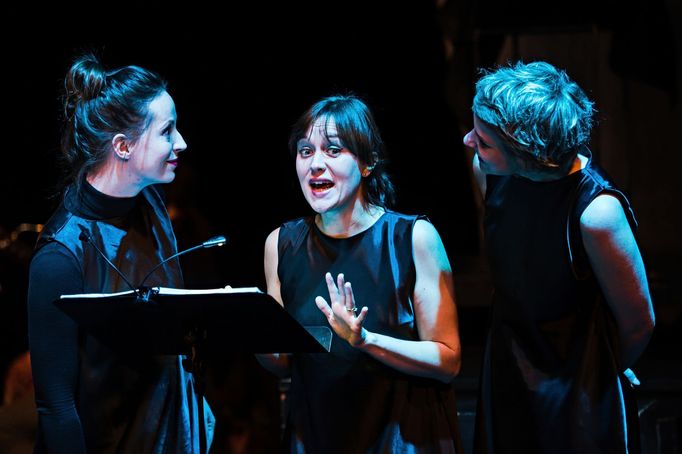 Zleva zpěvačky Alžběta Symerská, Aneta Podracká Bendová a Jana Vondrů.