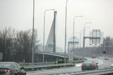 Most přes Odru v Bohumíně-Švibicích je zavěšený na ocelových lanech Je to nejkomplikovanější úsek stavby