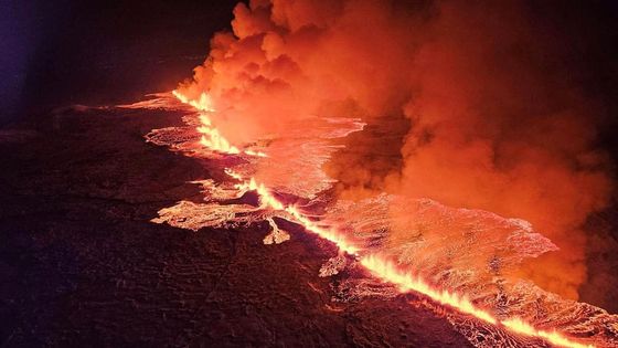 Nebe se zbarvilo do ruda. Na Islandu vybuchla sopka, erupce je větší než obvykle