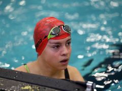 Anežka Floriánková se narodila s vrozenou vývojovou vadou horních končetin, v 16 letech patří k českým plaveckým nadějím.